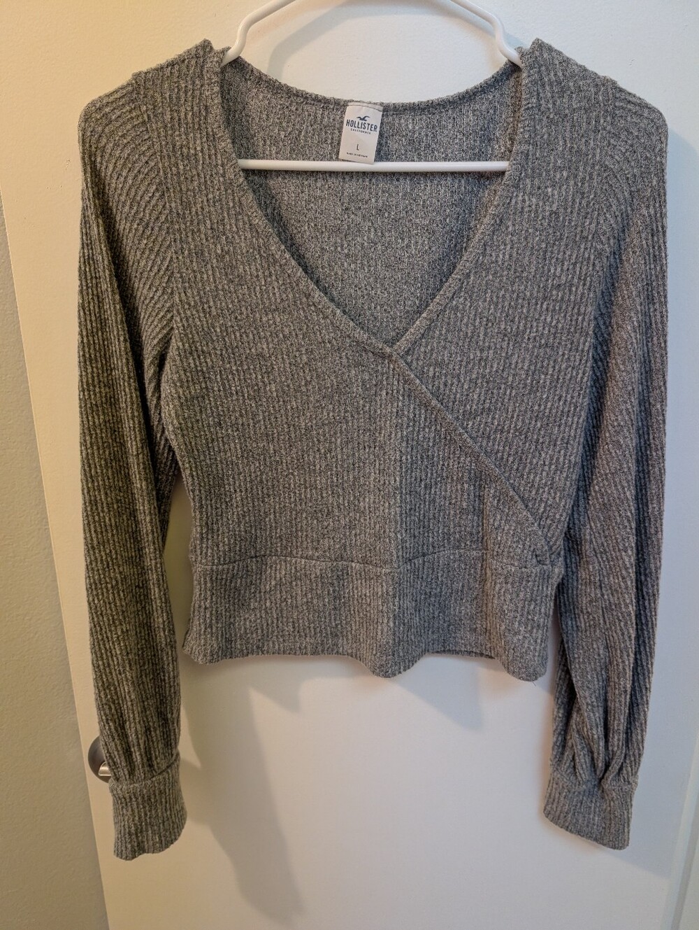 Hollister Gray Ribbed V-Neck Wrap-Style Long Sleeve  CropTop Size L